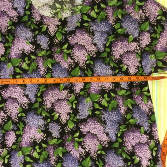 Black Lounger with Lavender Flowers - Picture 4 of 9